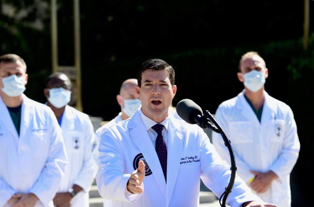 Médicos que tratan a Trump con Covid-19: No tiene fiebre, no necesita oxígeno y está trabajando