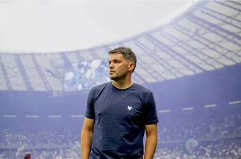 Del cielo al infierno: DT de exitoso paso por el fútbol chileno duró 4 meses Brasil