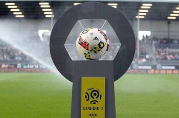 ¿Sonrie Maripán?: Federación Francesa espera volver en junio a la actividad