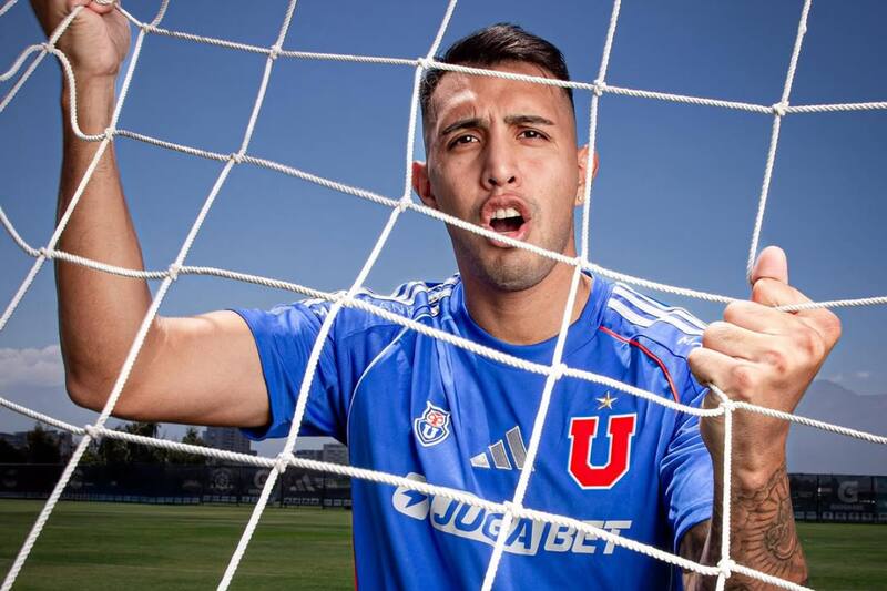 El delantero argentino llegó a prestamo a la U por un año.