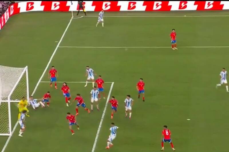 El gol en los últimos minutos desató el festejo de los relatores de TV en Argentina.