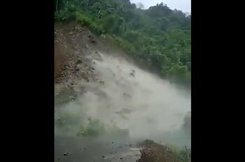 VIDEO | Ante intensas e incesantes lluvias: Enorme deslizamiento de tierra se registra en la India