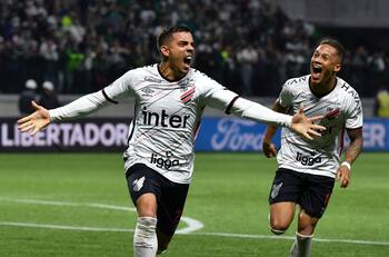 Ex Santiago Wanderers eliminó al Palmeiras de Kuscevic de la Copa Libertadores y es finalista con el Atlético Paranaense