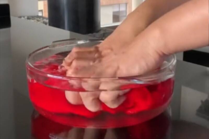 Con solo dos ingredientes se puede fijar el color de tus prendas.
Créditos: TikTok @miyazhome.