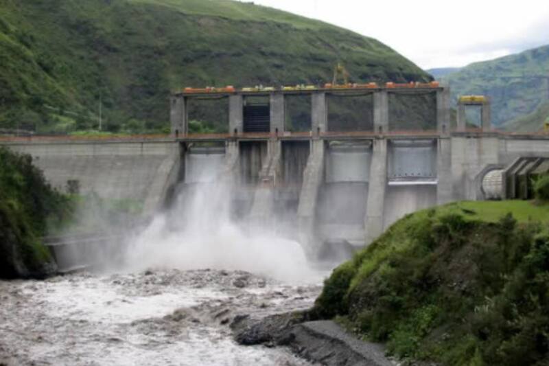 El primer paso del diseño es construir un parque solar.