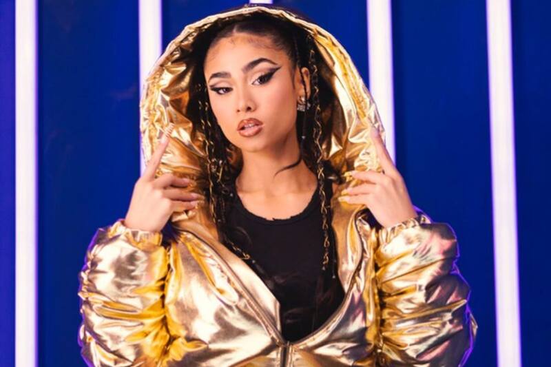 La cantante urbana insistió en la inocencia de su abuelo.