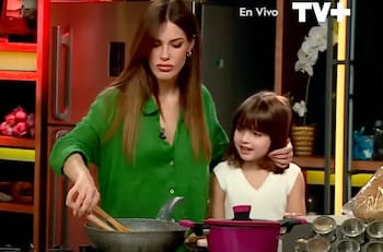 “Es bien modelo para caminar”: Gala Caldirola presenta en televisión a Luz Elif, su pequeña hija con Mauricio Isla