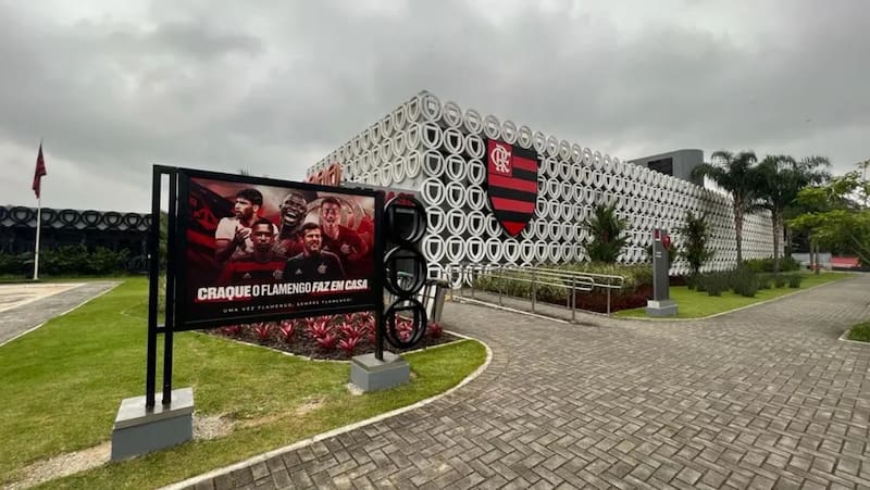 Colo Colo jugará en el centro de entrenamientos de Flamengo.