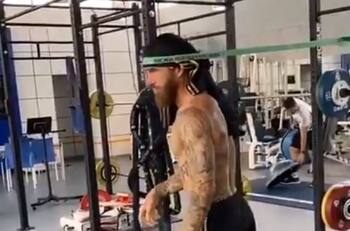 El curioso ejercicio con la cabeza de Sergio Ramos en el gimnasio
