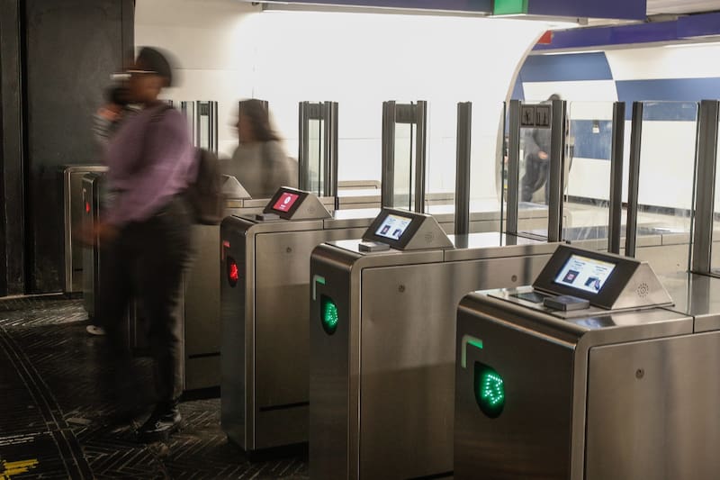 Junto con ello, a contar de marzo también aumentará el Monto Máximo Mensual, que permite viajar gratis dentro de Santiago. Créditos: Diego Martin /Aton Chile.