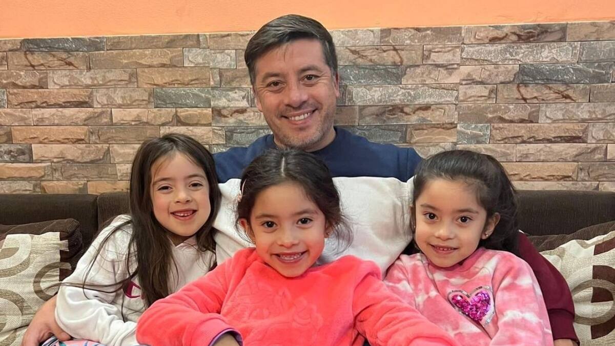 "Sus compañeros les cuentan que sus papás escucharon mi música": Leandro Martínez confiesa el orgullo que sienten sus hijas por ser un cantante conocido