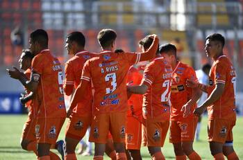 Primera B: Cobreloa venció por la cuenta mínima a Deportes Santa Cruz y recuperó el segundo puesto