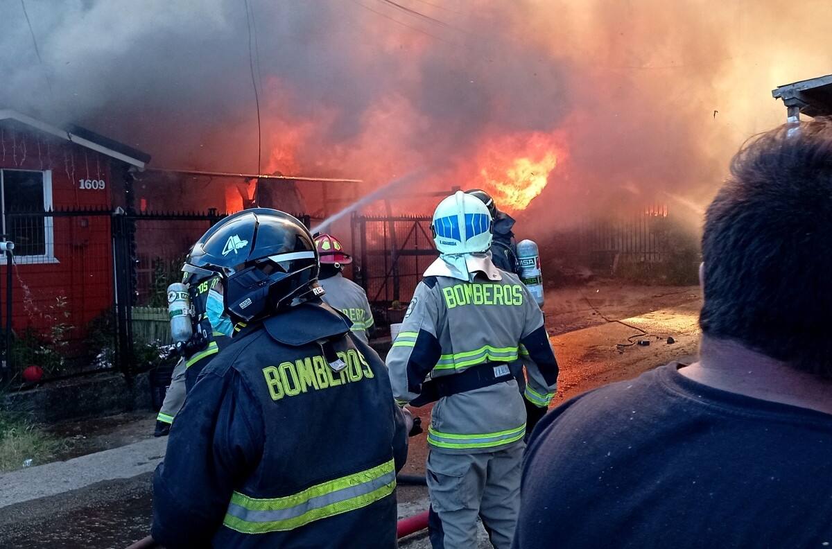 VIDEO | Confirman más de un centenar de casas siniestradas por incendio forestal en Castro