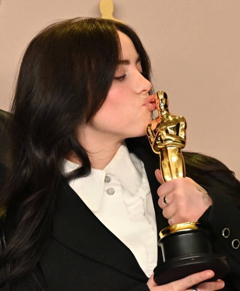 Billie Eilish es la artista más joven en recibir dos Premios Oscar.