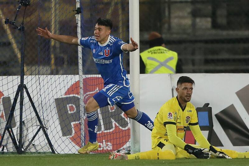festejando su primer gol en el Campeonato Nacional.