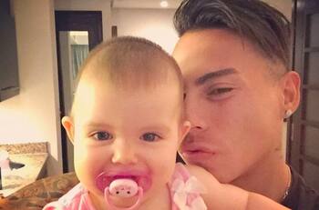 ¡En su faceta más tierna! Captan a Eduardo Vargas disfrutando de su tiempo libre