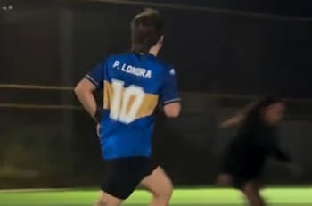 VIDEO | Ambiente festivalero: Paulo Londra jugó una pichanga en el centro deportivo de Everton