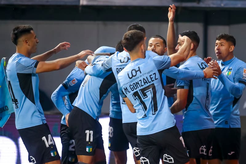 El Celeste celebra ante la UC. Foto: Aton