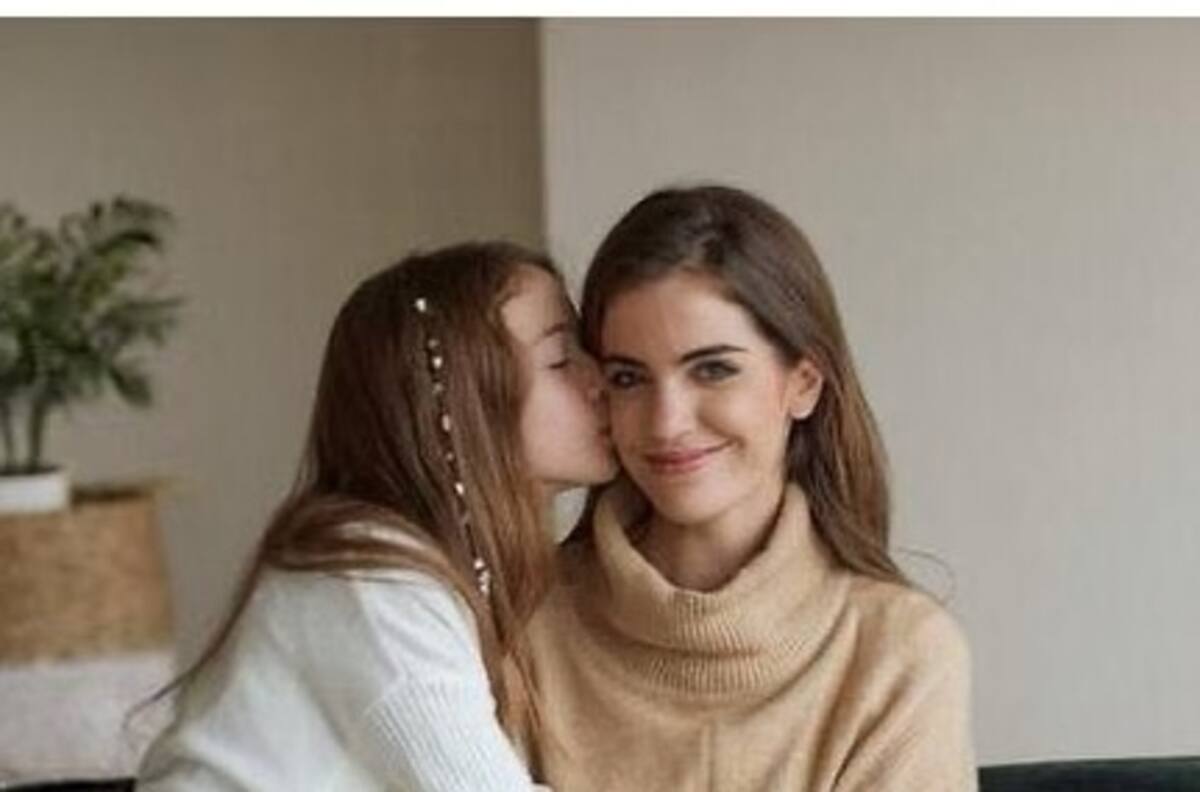 "No apto para tripofóbicos": Hija de Millaray Viera y Álvaro López sorprendió con aterrador maquillaje en su mano
