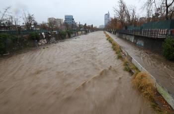 Comienzan investigaciones por hallazgo de cadáver humano en el Río Mapocho