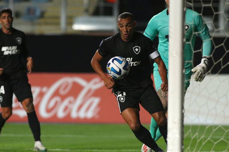 El experimentado defensor no estará ante la U. Foto: Aton.