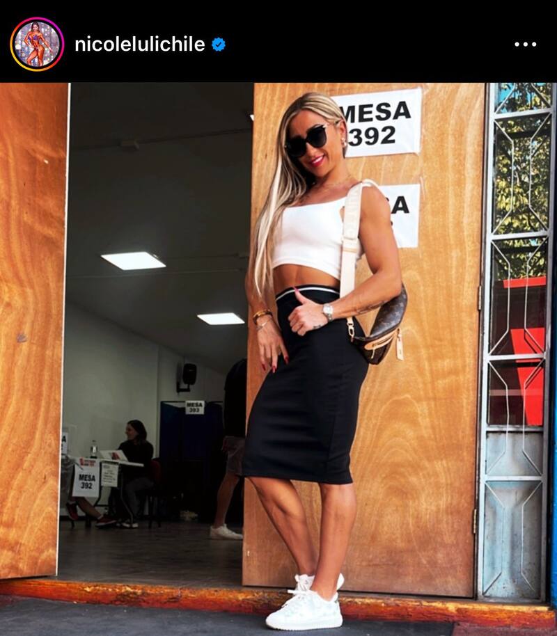 A través de redes sociales, distintas personalidades del mundo del espectáculo ejercieron su voto a sufragar y compartieron el registro.