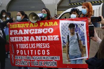 VIDEOS: Familiares de presos políticos se manifiestan fuera del ex Congreso exigiendo su liberación