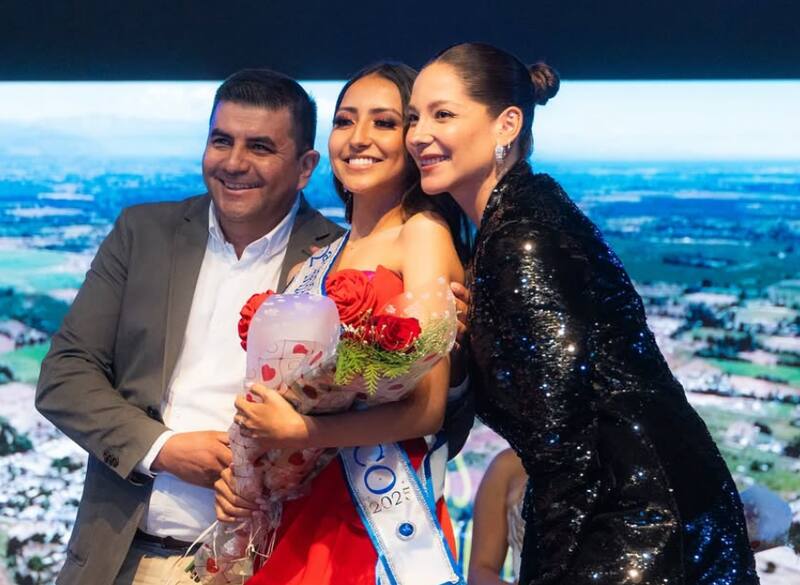 La influencer apoyó a Raquel Argandoña en el Miss Pelarco 2025.