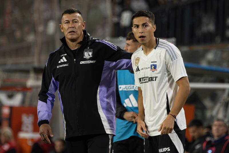 Jorge Almirón en el partido de Colo Colo frente a Ñublense por la Liga de Primera 2025. Foto: Felipe Escobedo