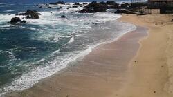 A casi dos horas de Santiago: La playa con aguas claras y arena dorada que puedes visitar en días de calor
