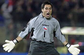 Al estilo del 98: Nelson Tapia compartió foto apoyando a La Roja con miembros del Mundial de Francia