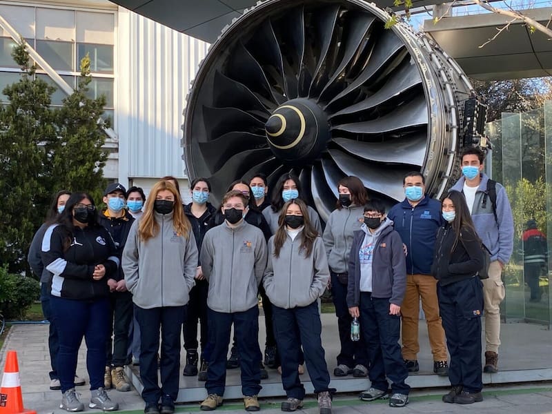 Revisa cuánto ganan los técnicos aeronáuticos y dónde puedes estudiar esta carrera. Créditos: Universidad Técnica Federico Santa María.
