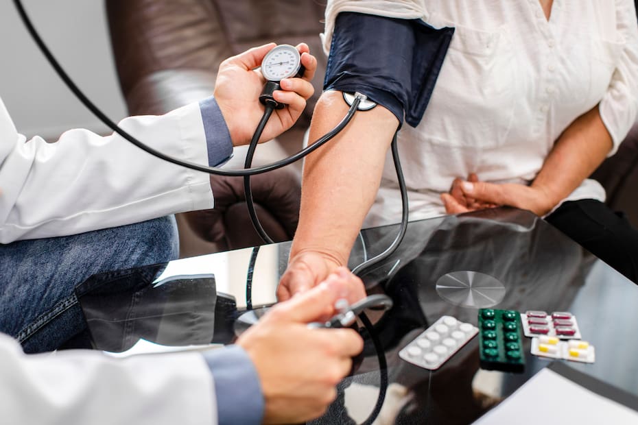 Para mantener regulados los niveles de tensión, es importante contar con un buen acompañamiento médico y llevar controles rigurosos.