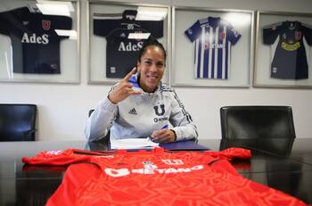 ¡Al fin es oficial! La U presenta a legendaria arquera argentina como nuevo refuerzo para el Campeonato Nacional y la Copa Libertadores