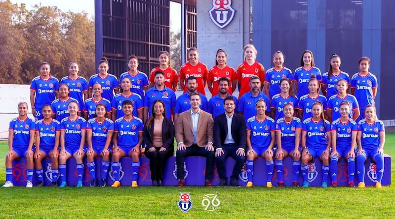 El plantel femenino de Universidad de Chile 2023. Foto: Twitter @udechilefem
