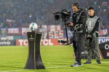 Oficial: Partidazo de Copa Libertadores con un chileno será transmitido por TV abierta
