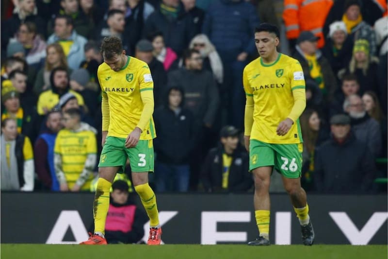 salió lesionado a los 61' del partido entre Norwich City y Brighton. Foto: Pink UN.