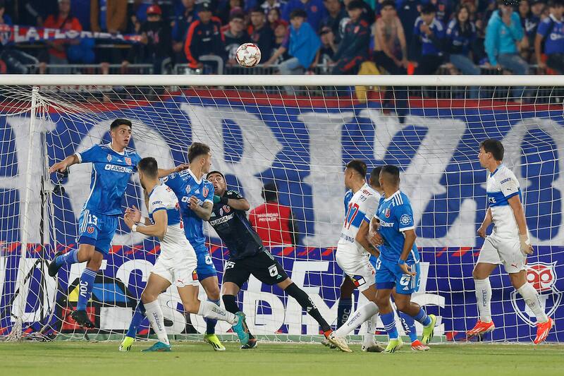 El portero de la U anda en argentina y aprovechó de visitar a Javier Altamirano. Foto: Aton.