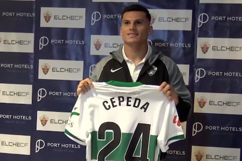 El delantero fue presentado en Elche.