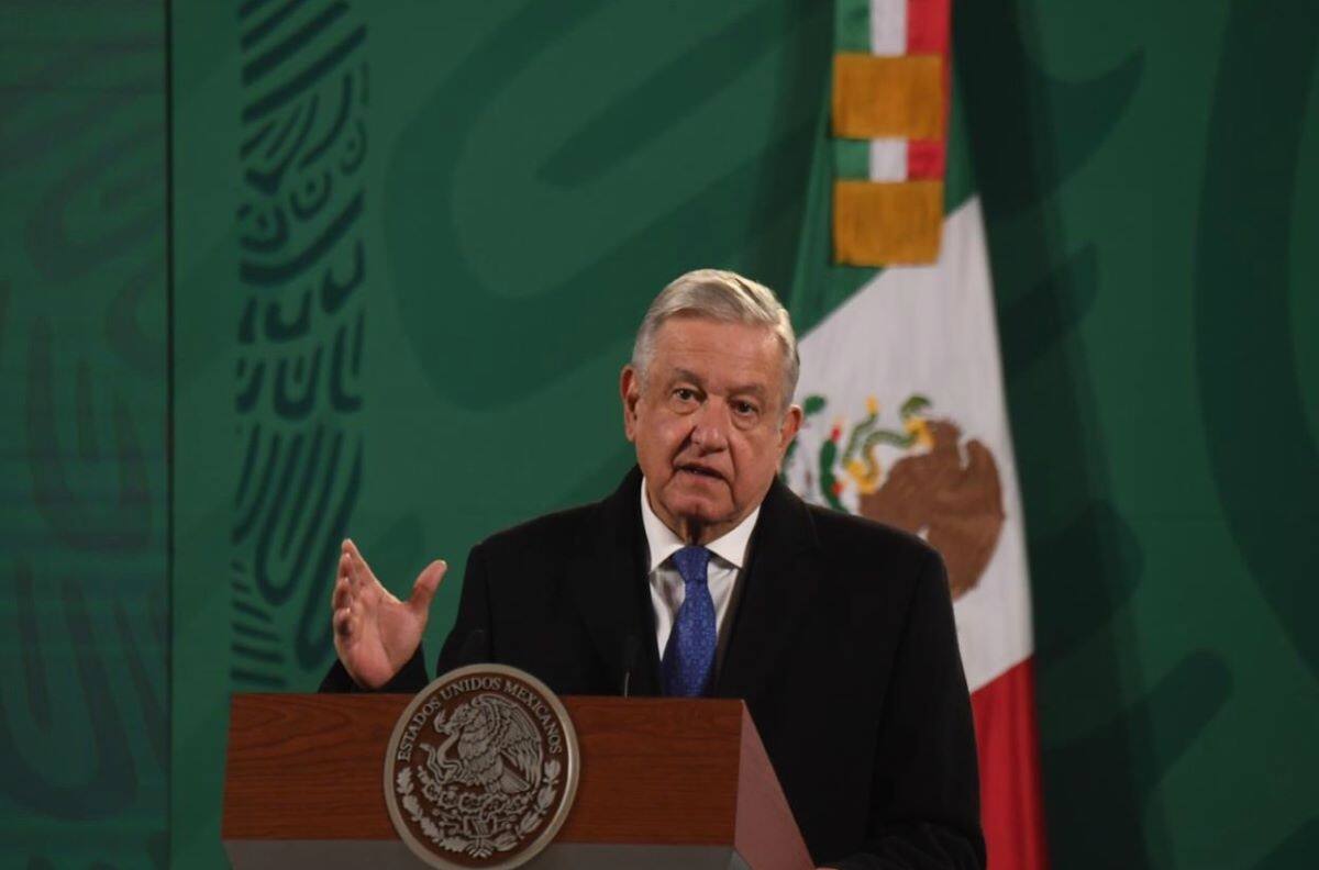 Presidente de México Andrés Manuel López Obrador confirmó que está contagiado de COVID-19
