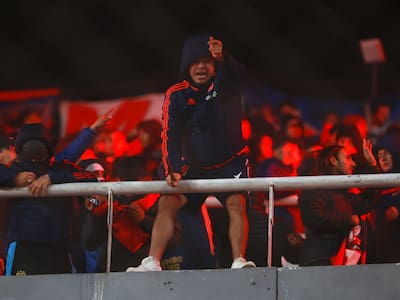 Escándalo en Argentina: suspenden el partido entre la U e Independiente