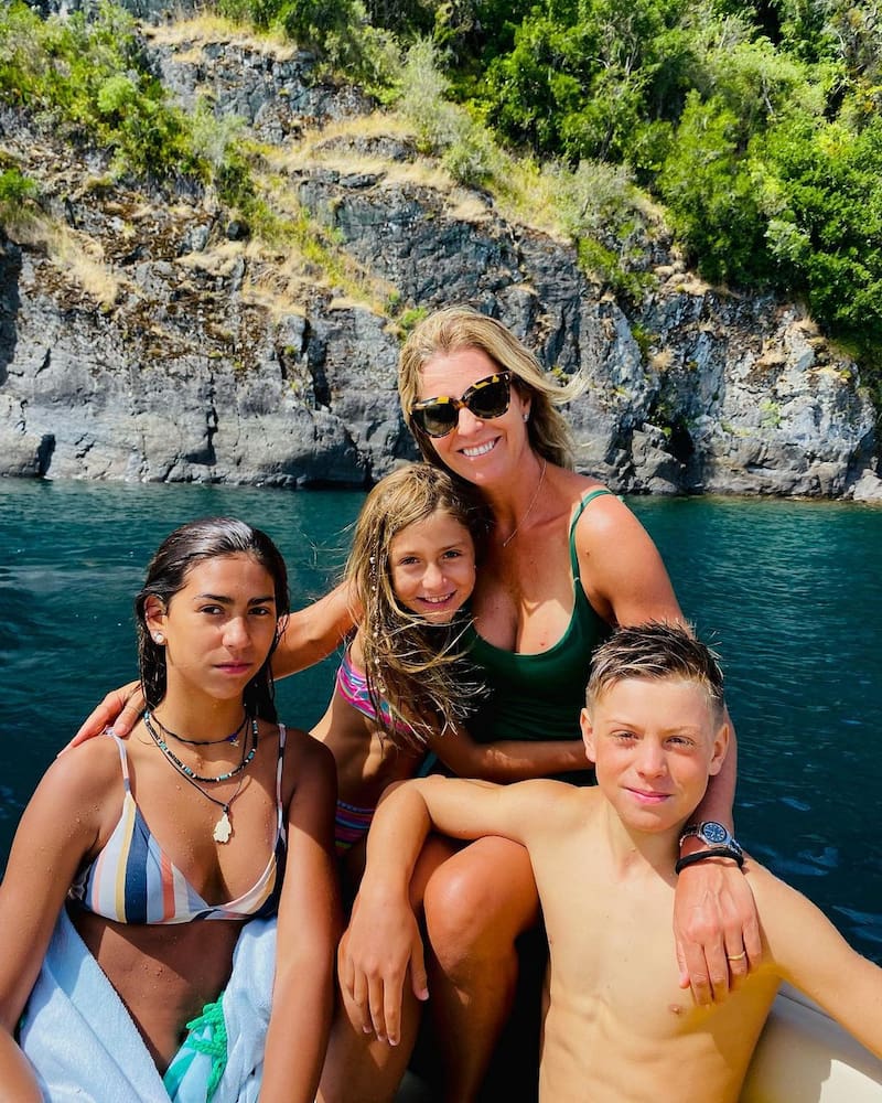 Coni Roberts y sus hijos