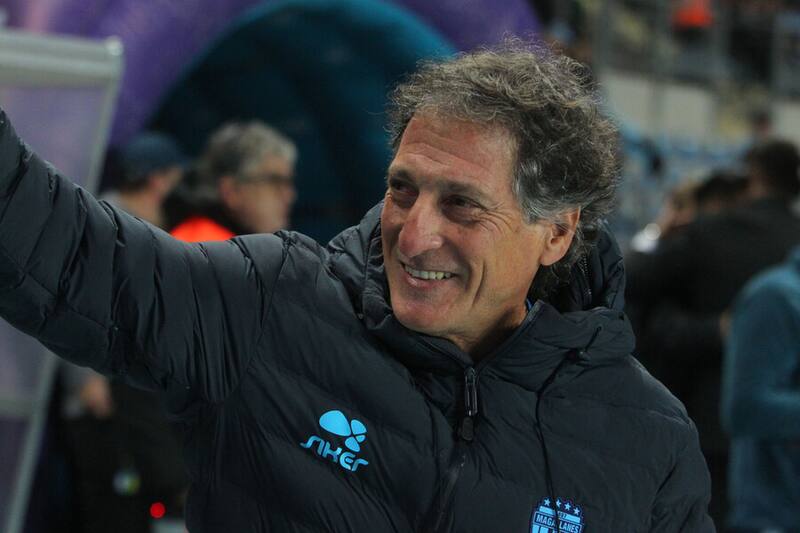 El Ñublense de Mario Salas será el primer examen formal de los cruzados en 2024. Foto: Aton.