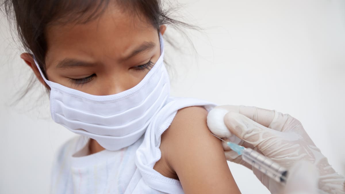 Por primera vez: prueban vacuna contra COVID-19 de AstraZeneca en niños de 6 años