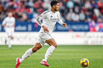 Expulsión de Bellingham en duelo del Real Madrid contra Osasuna genera enorme polémica en España