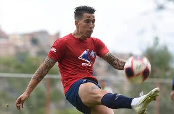 Wanderers apuesta a Bolivia: volante creativo y experimentado central fueron pedidos como refuerzos por Miguel Ponce