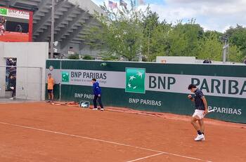 VIDEO| "Vamos mierda": así apoyó la barra chilena a Cristian Garin en su triunfo en Roland Garros