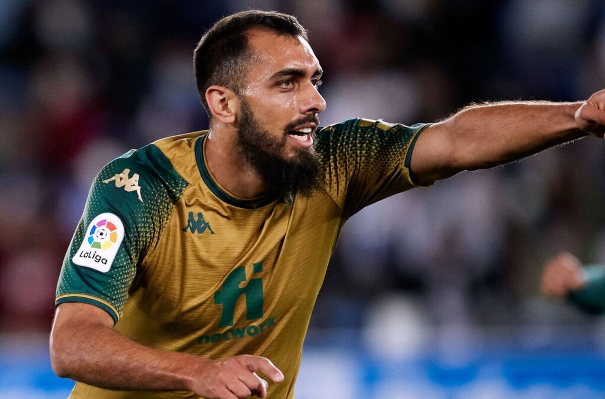 Delantero de Real Betis lució el regalo que le dio Claudio Bravo tras romper su mala racha en La Liga: "Gracias por tu apoyo y ayuda siempre"