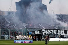 “El padre del fútbol chileno”: El lienzo de los hinchas de Colo Colo que se robó las miradas