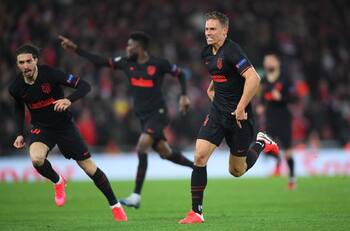 Llorente sorprendió en Anfield y anotó golazo para darle vida al Atlético